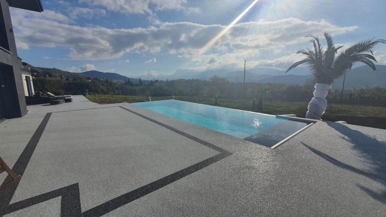 Studio Independant Vue Magnifique Et Au Calme 크레스트 외부 사진